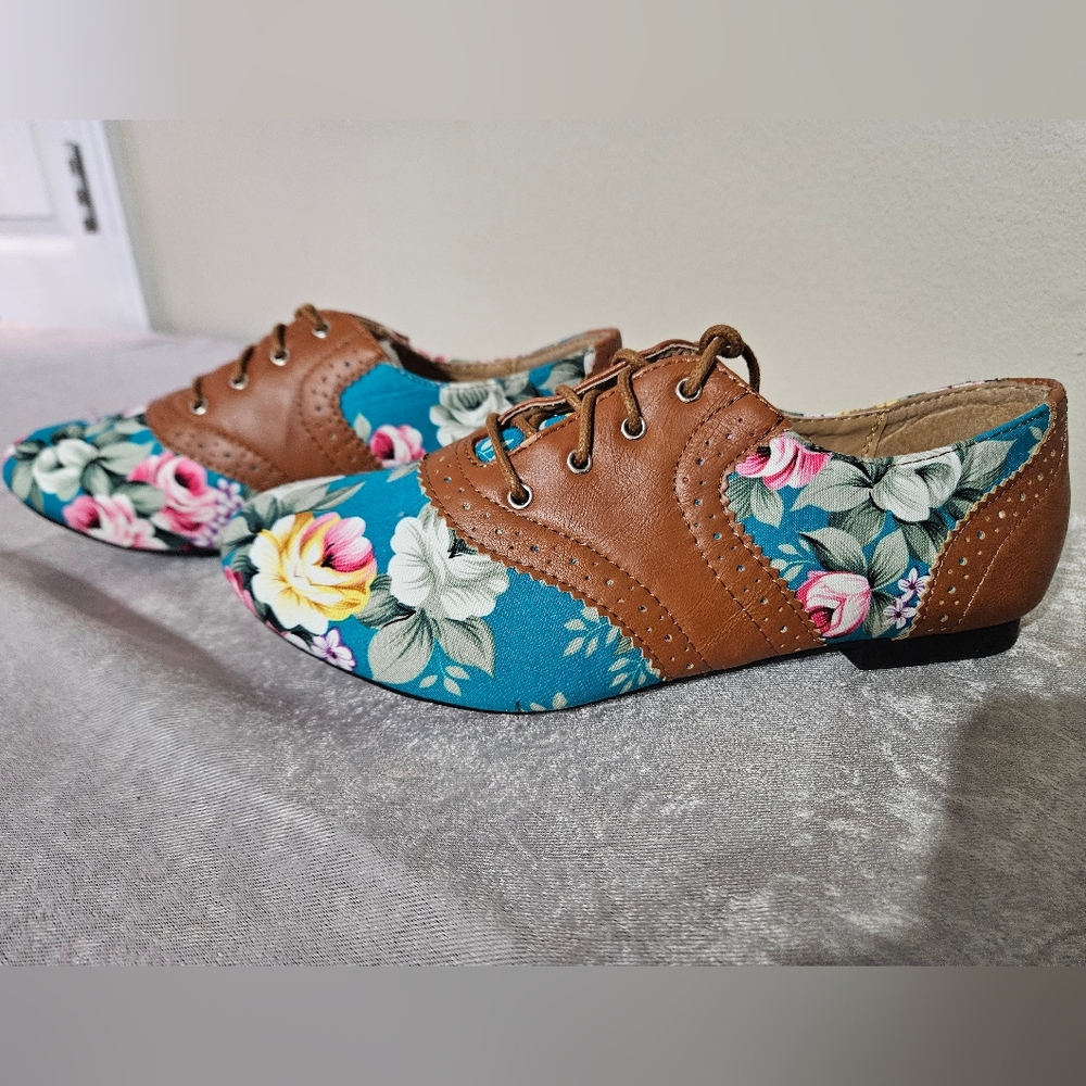 Kalli Floral Oxford Shoes Size 7